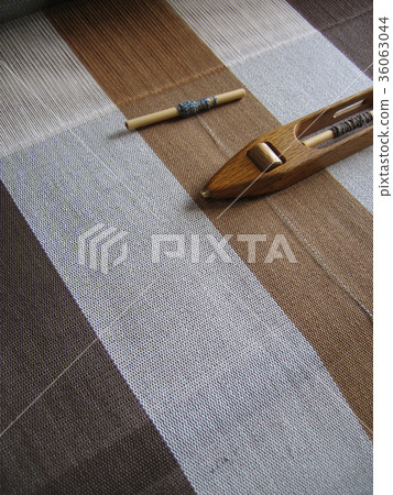 Hand-woven cloth and bales on the loom 36063044