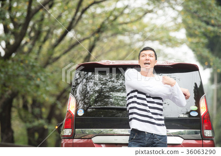 Break in the middle of driving young man stretch 36063290