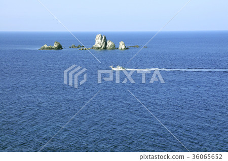 Ogase Kogase floating in the East China Sea Ogase Kogase floating in the East China Sea 36065652