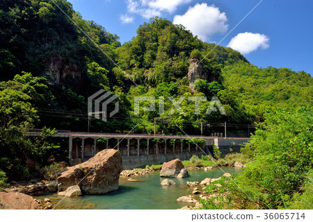 火車,鐵路,鐵道,交通運輸,山,樹,雲,天,新鮮,自然,環境,寧靜,平和,安詳,性質,宏觀,三貂嶺 火車,鐵路,鐵道,交通運輸,山,樹,雲,天,新鮮,自然,環境,寧靜,平和,安詳,性質,宏觀,三貂嶺 36065714