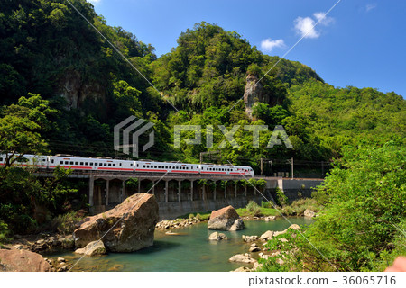 火車,鐵路,鐵道,交通運輸,山,樹,雲,天,新鮮,自然,環境,寧靜,平和,安詳,性質,宏觀,三貂嶺 火車,鐵路,鐵道,交通運輸,山,樹,雲,天,新鮮,自然,環境,寧靜,平和,安詳,性質,宏觀,三貂嶺 36065716