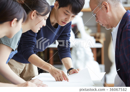 Young and senior drawing a picture 36067582