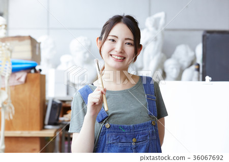 畫畫的女人 畫畫的女人 36067692