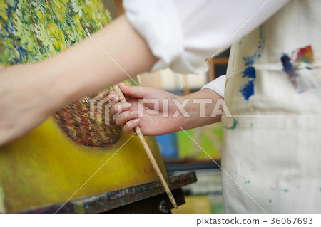 畫畫的女人 36067693