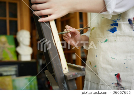 畫畫的女人 36067695