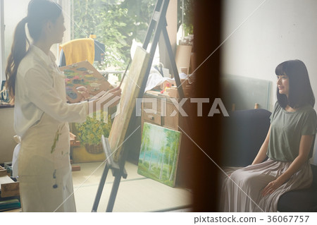Young people and models that draw pictures Young people and models that draw pictures 36067757