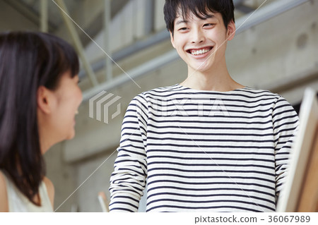 年輕人畫畫 36067989