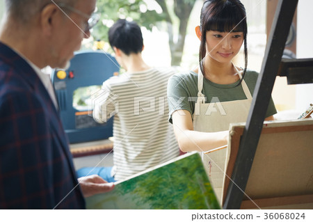 Young and senior drawing a picture 36068024