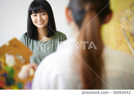 一個塑造圖片的女人 36068042