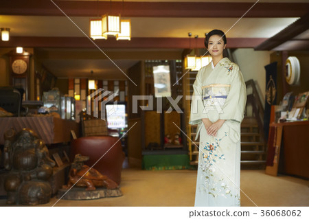 客棧的女主人 36068062