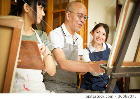 Young and senior drawing a picture 36068073