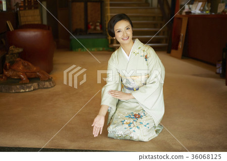 The inn's hostess 36068125