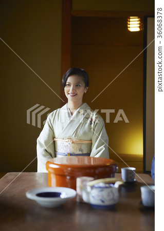 The inn's hostess 36068378