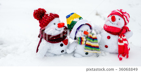Happy snowman family Happy snowman family 36068849