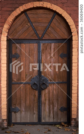 castle door 36069400