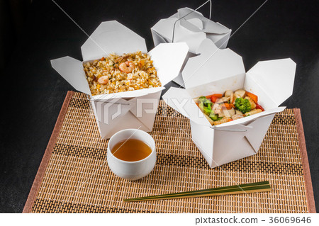 普通中國人拿出(炒飯)中國人拿出來(炒飯) 普通中國人拿出(炒飯)中國人拿出來(炒飯) 36069646