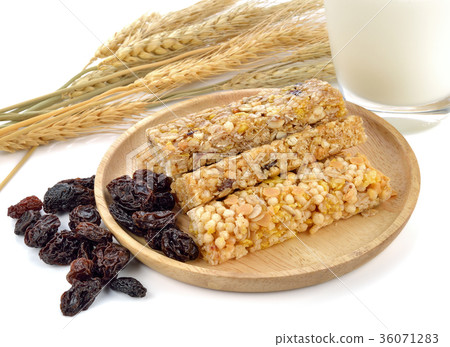 圖庫照片: healthy granola bars (muesli or cereal bars).