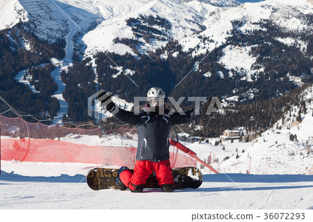 Snowboarder sitting on relax moment Snowboarder sitting on relax moment 36072293