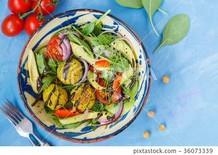 Falafel salad with fresh vegetables Falafel salad with fresh vegetables 36073339
