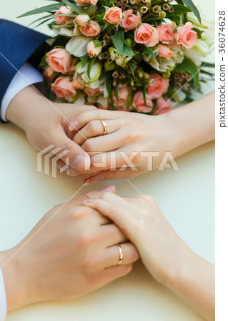 Close-up of wedding hands with rings 36074628