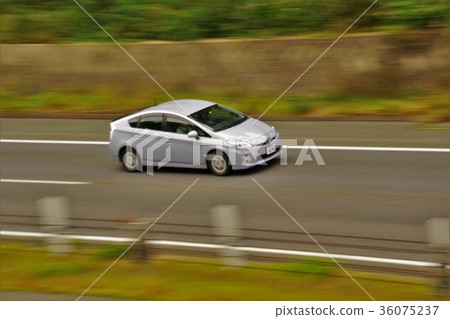 汽車在高速公路上運行 汽車在高速公路上運行 36075237