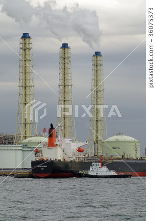 油輪在油田中運輸 36075373