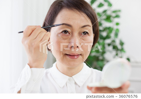 女人化妝 36076576