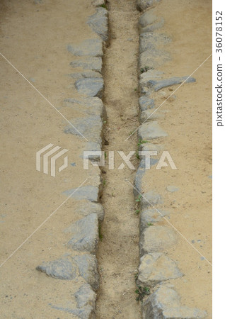 Drainage ditch of Ishibutai Tumulus (National Asuka Historical Park / Shimasho, Asuka Village, Takaichi District, Nara Prefecture) 36078152