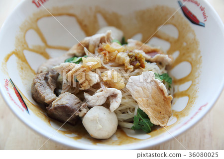 Beef with Fine Cut White Rice Noodle on Thicken Soup , Thai food 36080025