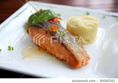 Baked salmon , salmon steak with potatoes on white wine sauce 36080562