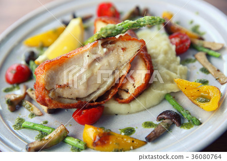 fried chicken cheese on mash potato 36080764