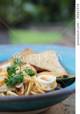 Spaghetti seafood with bread Spaghetti seafood with bread 36081474