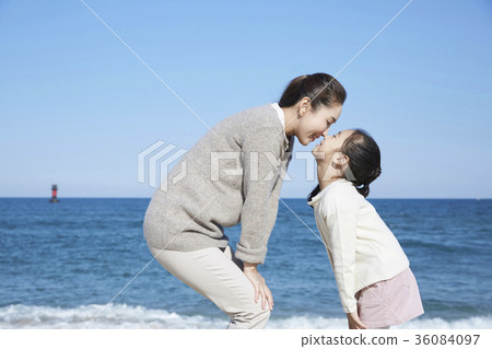 Mother, daughter, travel, sea 36084097