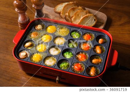 Ajillo on a hot plate 36091719