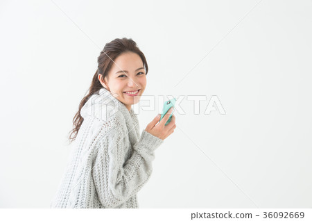 二十多歲的女性(秋冬季白色背景) 二十多歲的女性(秋冬季白色背景) 36092669