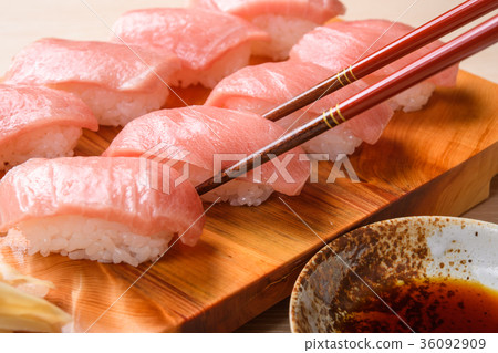 大Tori nigiri壽司 36092909
