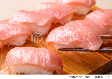 Large Tori nigiri sushi 36092924