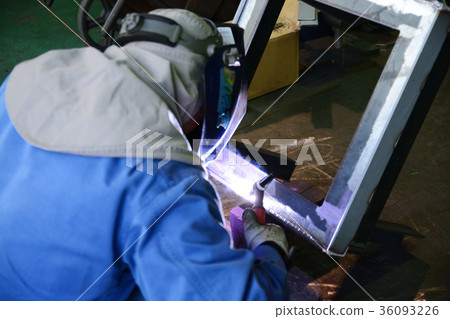 Welding and assembly 36093226