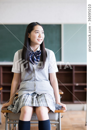 學校的女生 36095010