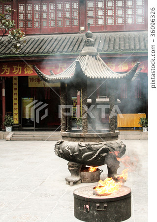 Chinese small temple 36096326