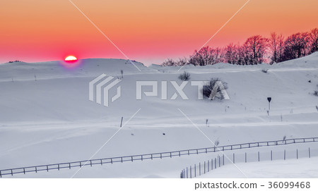 relaxing warm sunset in a snowy landscape 36099468
