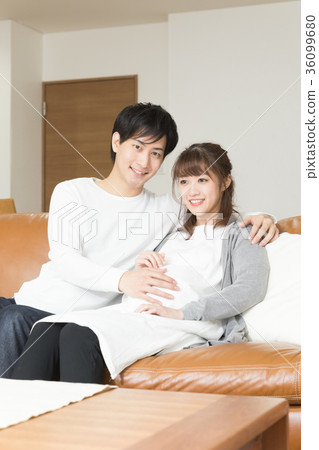 Men and women who enjoy pregnancy Men and women who enjoy pregnancy 36099680