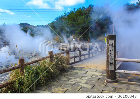 雲仙地獄和紅葉Yukeimuri橋長崎 雲仙地獄和紅葉Yukeimuri橋長崎 36100348