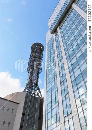 大阪地鐵總部(右前方)和大阪市消防局總部(左後方) 大阪地鐵總部(右前方)和大阪市消防局總部(左後方) 36102105
