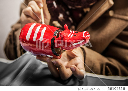 Painting Akabeko, Japanese paper mache cow toy 36104836