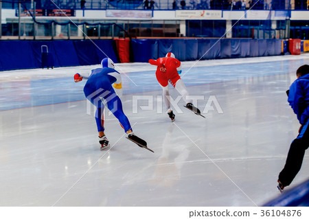 back two men speed skaters back two men speed skaters 36104876
