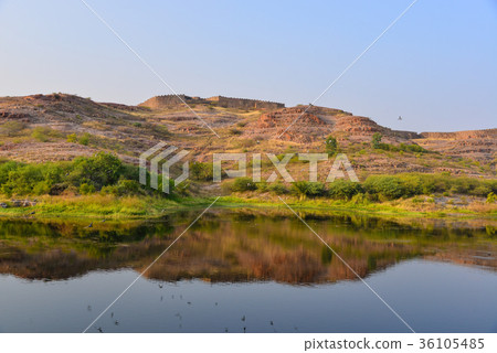 Lake scenery at sunny day in Jodhpur, India Lake scenery at sunny day in Jodhpur, India 36105485