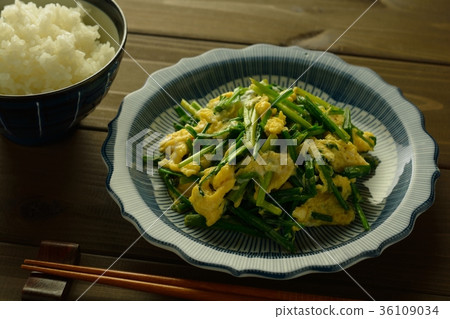 A chrysanthemum ball 36109034
