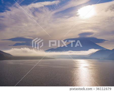 Fuji and umbrella clouds 36112879
