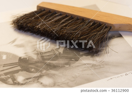 Prints and brushes 36112900